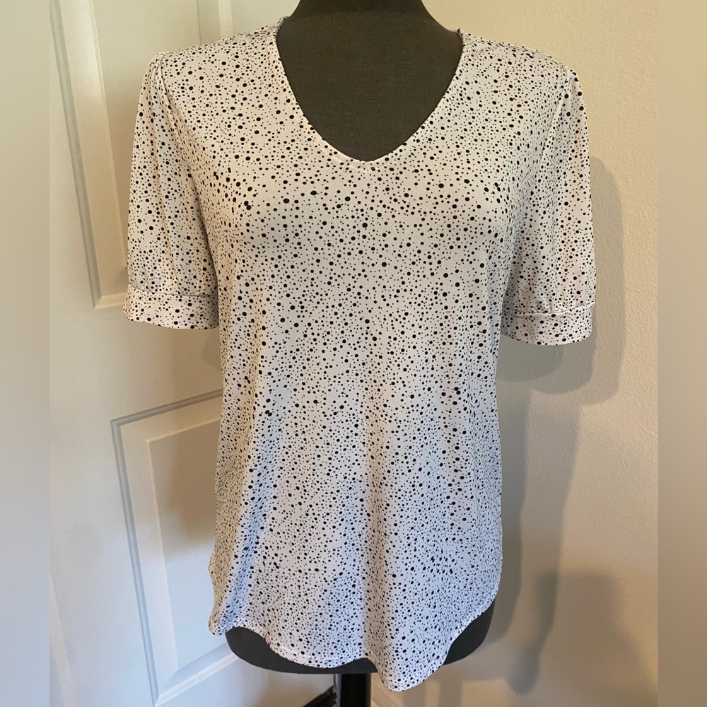 Adrianna Papell White V-Neck Short Sleeve Speckle Top Size M